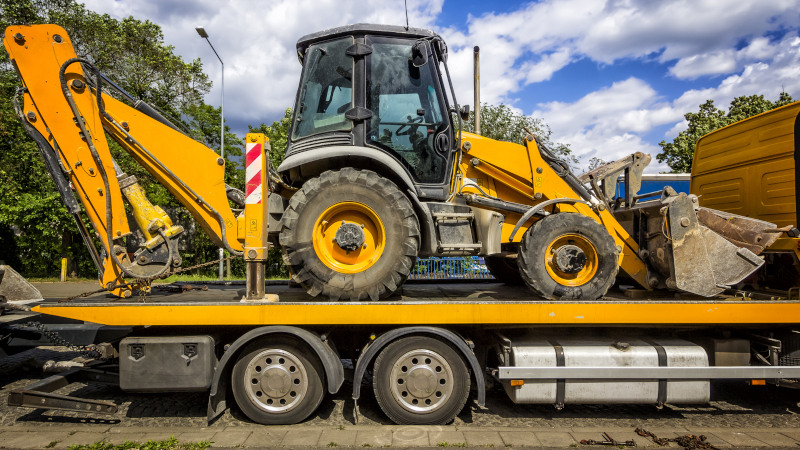 Top Reasons to Consider Flatbed Hauling for Your Construction Project